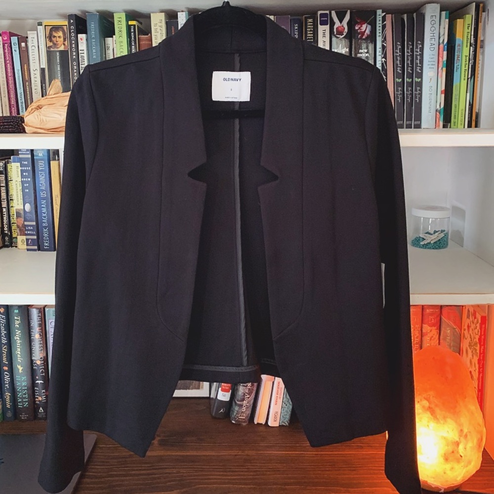 Black Ponte-knit blazer. 🖤